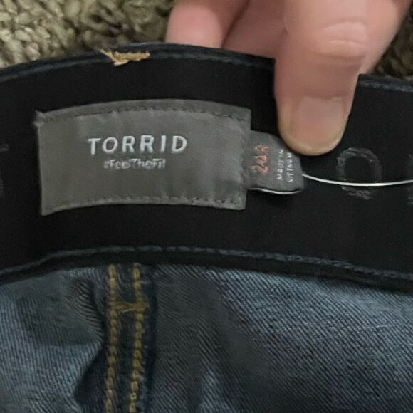 Torrid Size 24R Bombshell Skinny Jeans Denim - Picture 3 of 7